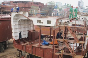 Lẻ loi như Đóng tàu Sông Cấm